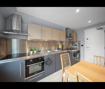 Studio Flat, Long Drive, W3 - Photo 2