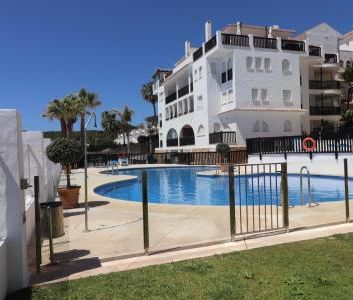 Seasonal rental apartment with frontal sea views in a first line be... - Photo 5