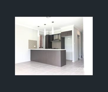 Modern 5-Bedroom Family Home in Prime Location - Photo 6