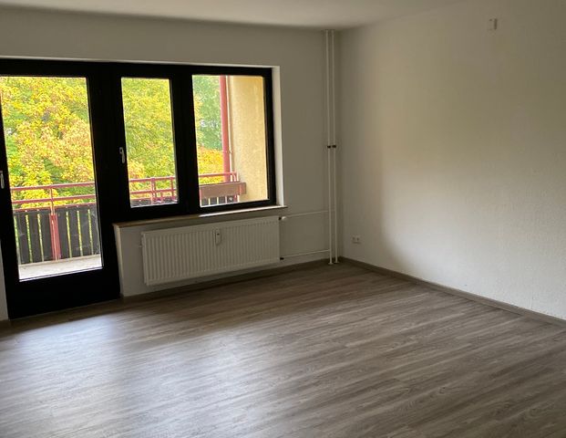 2-Zimmer-Wohnung mit Loggia und Duschbad // 1.OG mitte - Foto 1
