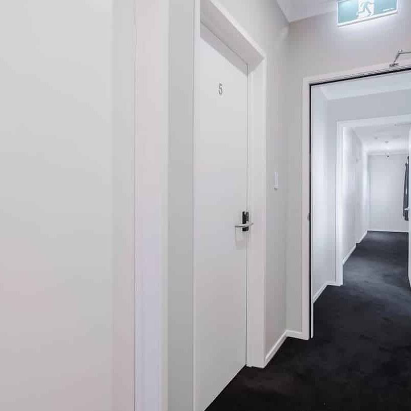 Cosy Papatoetoe Studio Unit/ Balcony! - Photo 1
