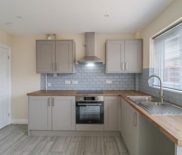 2 bedroom end of terrace house to rent - Photo 3