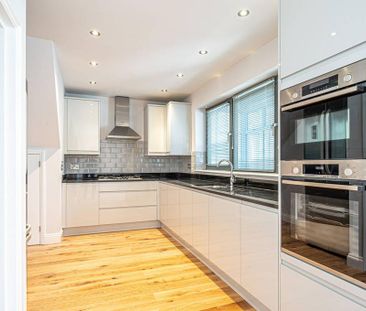 4 bedroom detached house to rent - Photo 5