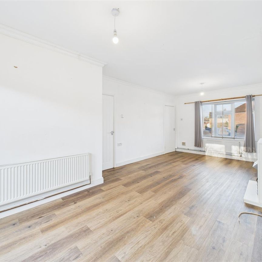 3 bedroom Semi-detached house to rent - Photo 1