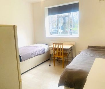 Room in a Shared Flat, Kington House, NW6 - Photo 3