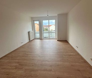 Renovierte 3-Raum-Wohnung mit Balkon und Außenstellplatz! - Foto 4