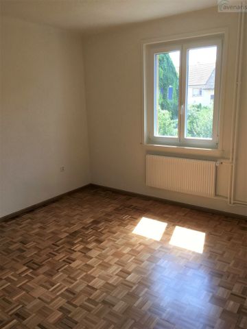 Charming terraced single-family house in a central location - Photo 2