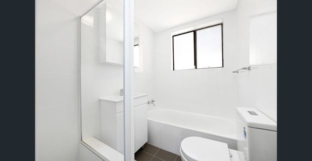 Bright & Spacious Two-Bedroom Apartment with Lock-Up Garage - Photo 1