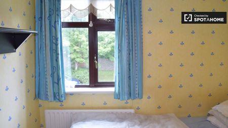 Bright room for rent in 5-bedroom house in Glasnevin, Dublin - Photo 5