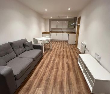 1 Bed Flat, Trafford Road, M5 - Photo 4