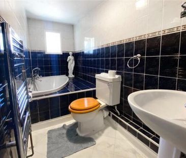 3 bedroom apartment to rent - Photo 6