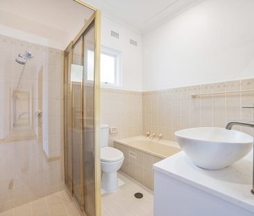 Three-Bedroom Castle Cove Home with Pool and Stunning Views - Photo 3