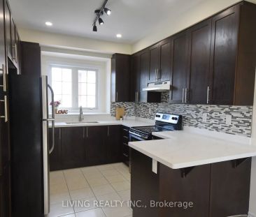 Condo Townhouse For Lease | N9255946 - Photo 4