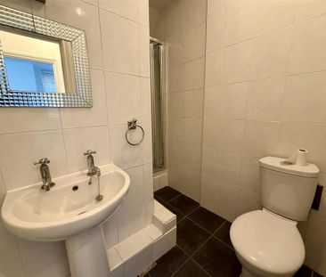 3 bedroom flat to rent - Photo 5