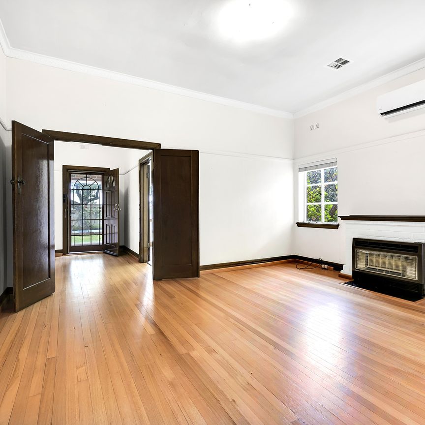 1 Valley Parade, Glen Iris VIC 3146 - House For Rent | Domain - Photo 1
