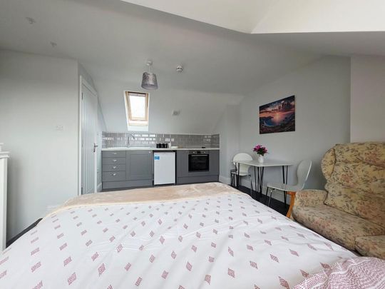 1 bedroom in a house share to rent - Photo 1