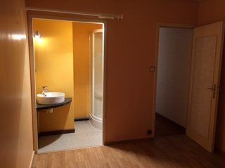 Location Appartement 4 pièces 88m² LES VANS 07140 - Photo 2
