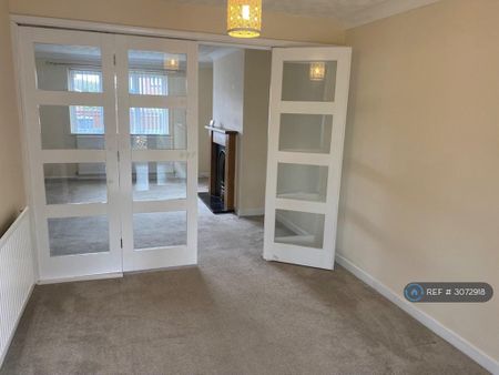3 bedroom semi-detached house to rent - Photo 2