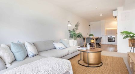 Spacious Corner 2 Bedroom Apartment with Large Deck in Mt Albert - Photo 4