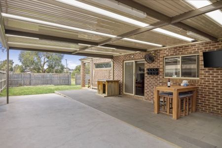 Beautiful Family home for rent in prime location! - Photo 3