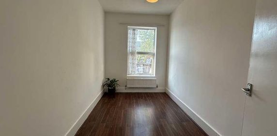 Kent View Gardens, Ilford, IG3 - Photo 2