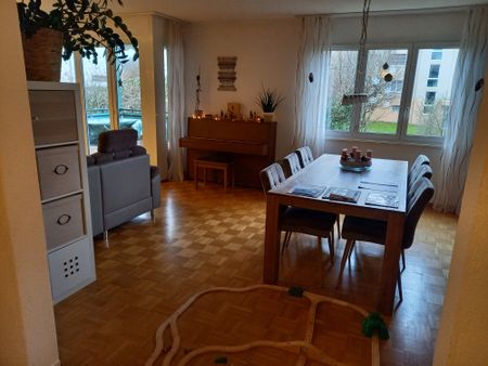 Geräumige 5.5 Zimmerwohnung in Wünnewil - Photo 3