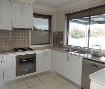 23 Montclair Avenue, West Wodonga - Photo 5