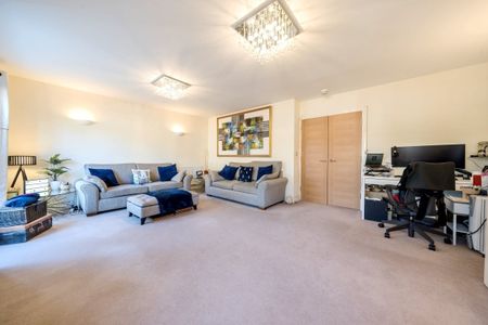 4 bedroom semi-detached house to rent - Photo 4