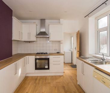 3 bedroom terraced house to rent - Photo 6