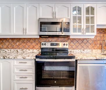 For Lease - 1039 Cedarglen Gate Unit# 28, Mississauga, Ontario - Photo 4