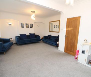 4 bedroom semi-detached house to rent - Photo 2