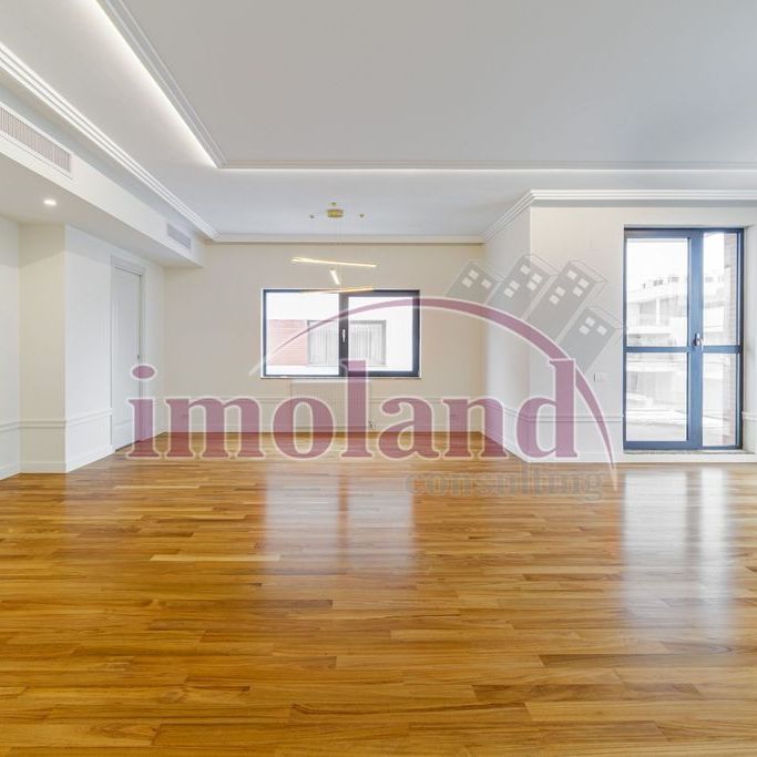 Prima inchiriere - Apartament 4 camere - Washington Resid... - Fotografie 1