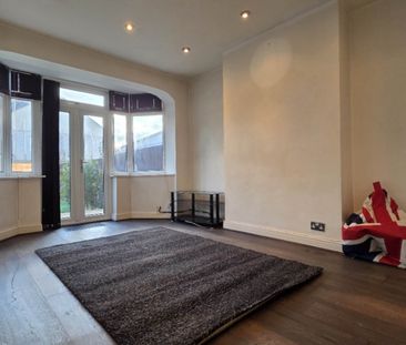 Guide Price £3,200 pcm - Available Now - Part Furnished - Photo 3