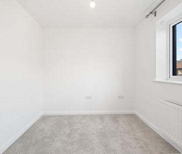 3 bedroom end of terrace house to rent - Photo 3