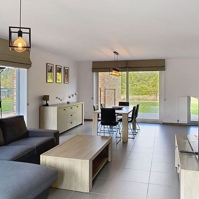 Woning te huur in Messelbroek voor € 1.650 met 6 slaapkamers - Photo 1