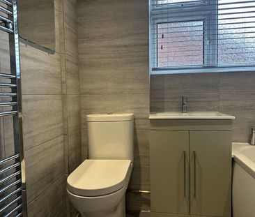 West Ewell, KT19 - Photo 1
