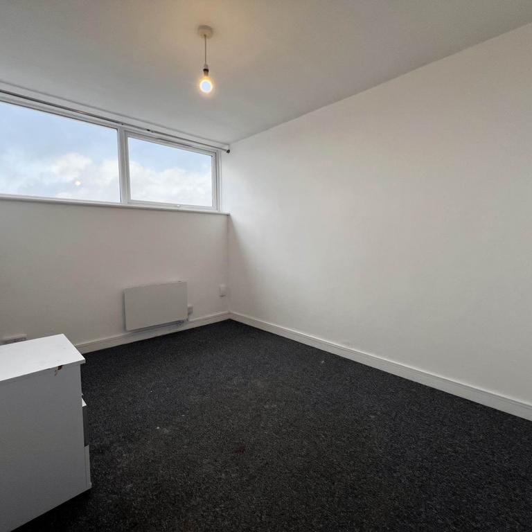 3 bedroom flat to rent - Photo 1