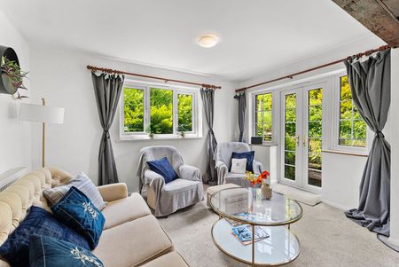 Woolley's Yard - Photo 2