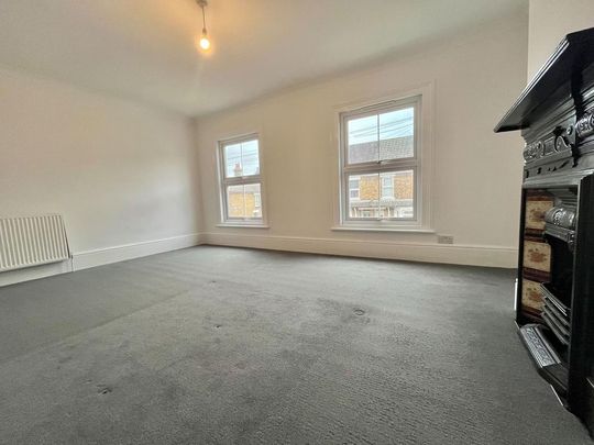 3 bedroom end of terrace house to rent - Photo 1