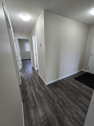 Modern 2-Bedroom End Unit in Downtown Red Deer - Photo 3