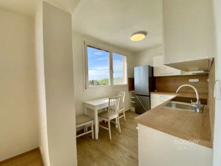 Velmi hezký byt po rekonstrukci ve vyhledávané lokalitě. - Фото 2