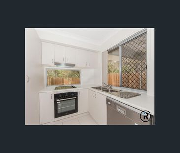 Modern 3 Bedroom Duplex!! - Photo 3