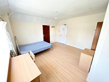 5 bedroom semi-detached house to rent - Photo 3