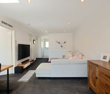 Stylish 2-Bedroom Apartment in Latham - Photo 2