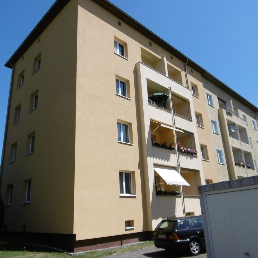 Ruhig und dennoch zentral - 2-Zimmer- Wohnung mit Südbalkon in Striesen! Bei Bedarf, mit Garage. - Photo 2