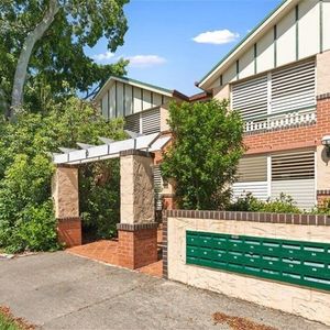 A Quiet Sanctuary Away from The Bustle of The Inner-City - Photo 2