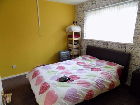 2 bedroom semi-detached house to rent - Photo 3
