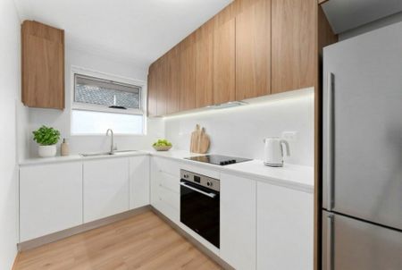 Renovated Two-Bedroom Apartment – Prime Location - Photo 4