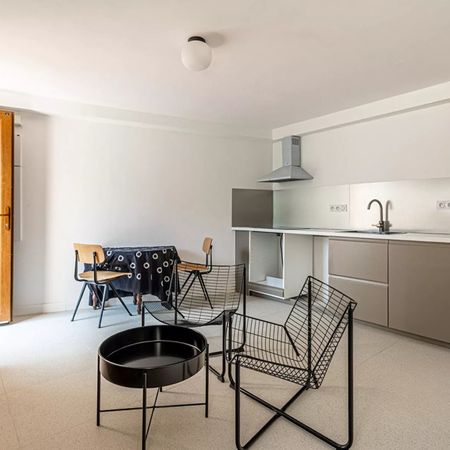 Charmant T2 avec terrasse, meublé et entièrement rénové - Photo 3