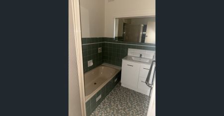 Charming 4 bedroom Family Home - Photo 3